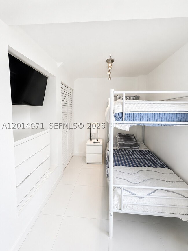 Building Photo - 6917 Collins Ave