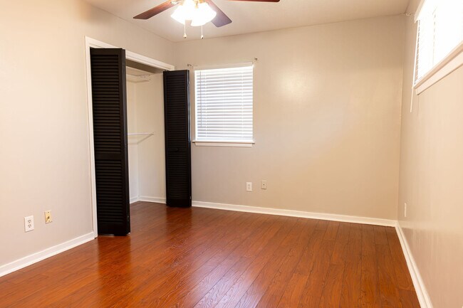 master bedroom - 2558 Crestleigh Mnr