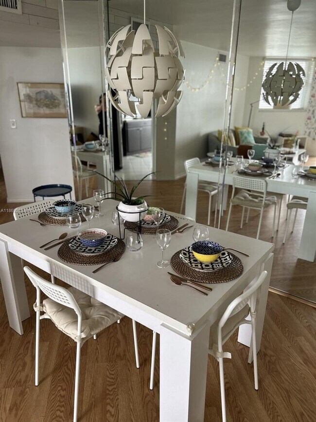 Building Photo - 5880 Collins Ave