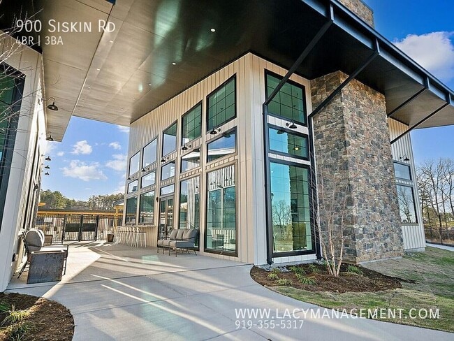 Building Photo - 900 Siskin Rd