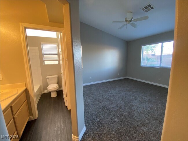 Building Photo - 9712 Panorama Cliff Dr