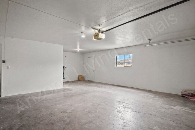 Building Photo - 2699 Smoketree Ave N