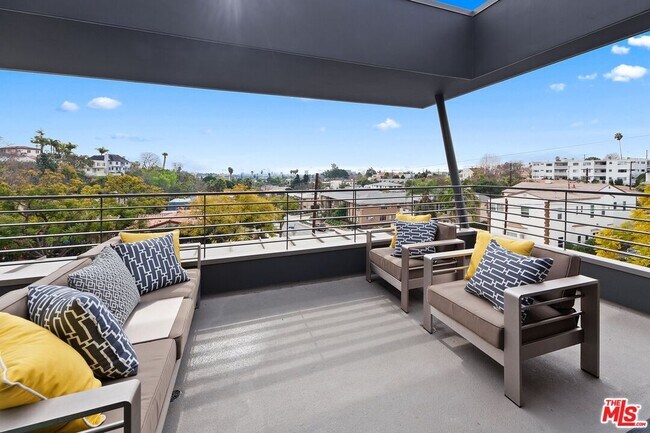 Building Photo - 2030 Talmadge St