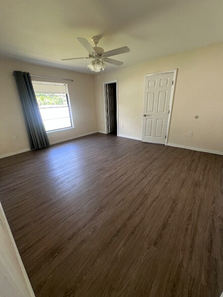 Building Photo - 4659 Alligator Dr