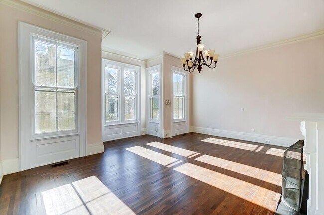 Building Photo - 2701 Cleinview Ave