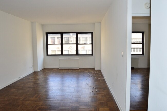 Primary Photo - 96 Fifth Avenue
