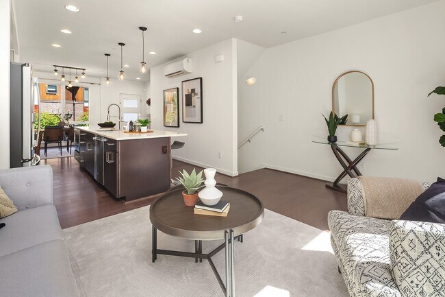 Building Photo - 3bd/3ba Seattle Townhome