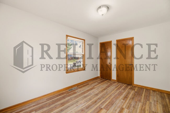 Building Photo - 656 S Whittier St
