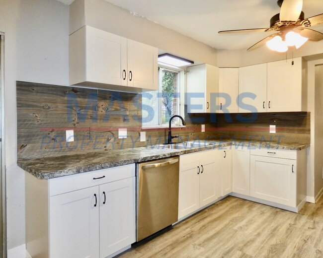 Building Photo - 2017 Garden Ln