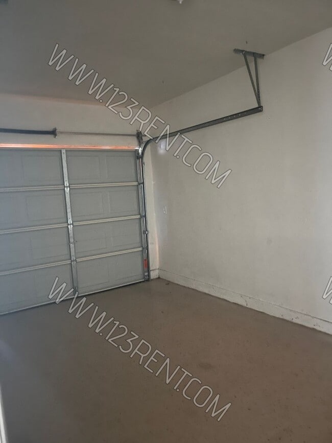 Building Photo - 2BD/1.5BTH TOWNHOUSE WEST LANCASTER