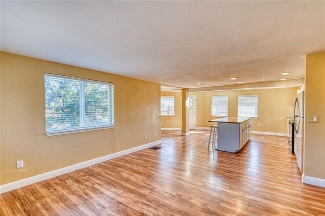Building Photo - 296 Hartt Hill Dr