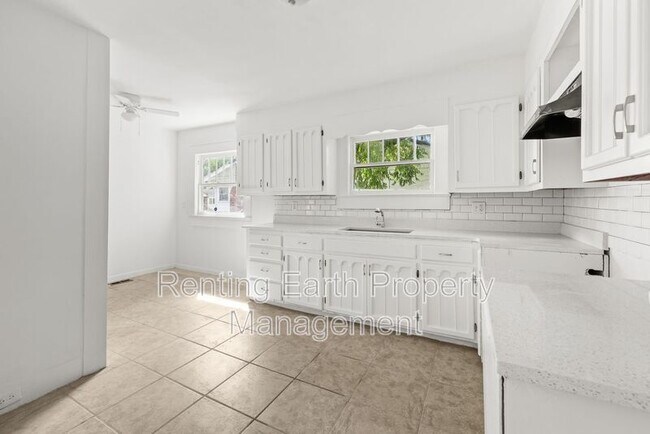 Building Photo - 4725 Court R