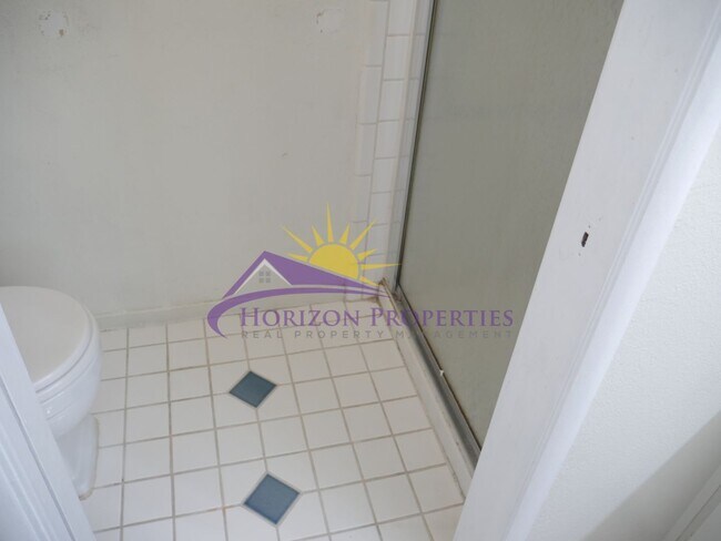 Building Photo - 3 Bed 2.5 Bath 1,380 sqft Townhome in Carmichael