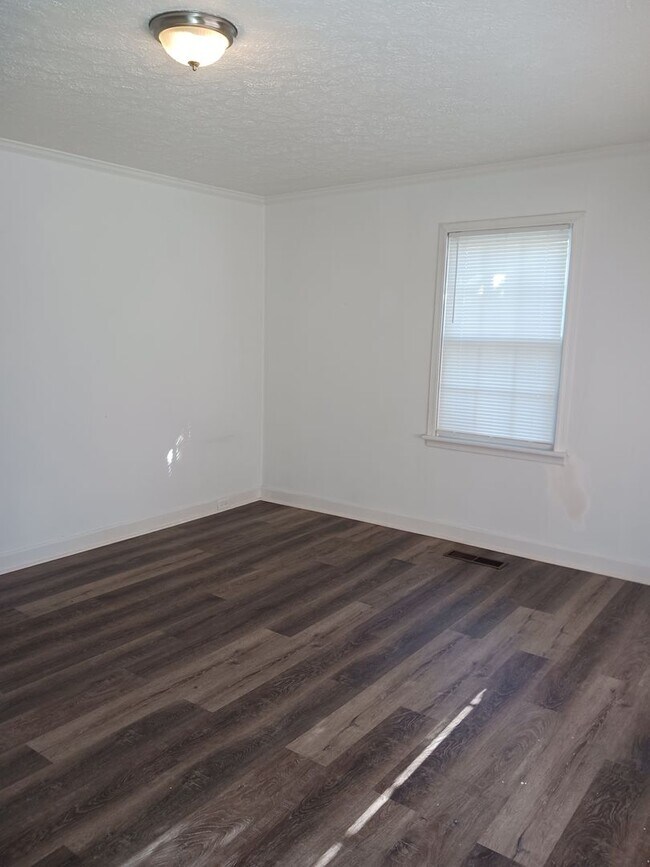 Building Photo - North Columbus 2bedroom home available to rent!