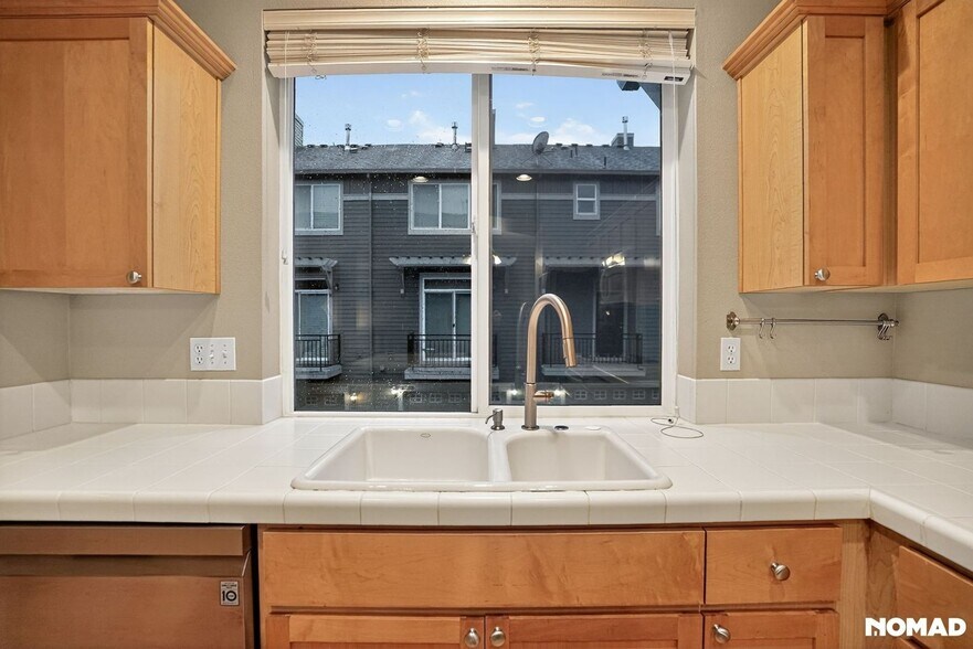 Building Photo - 2288 NW Oak Knoll Pl