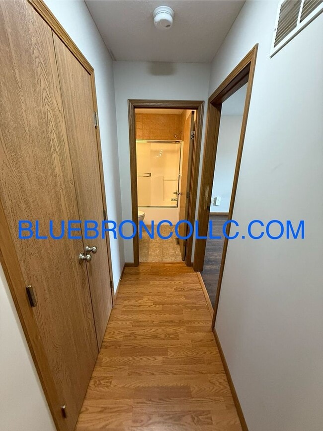 Building Photo - Georgous duplex in Raymore with a lot to offer!