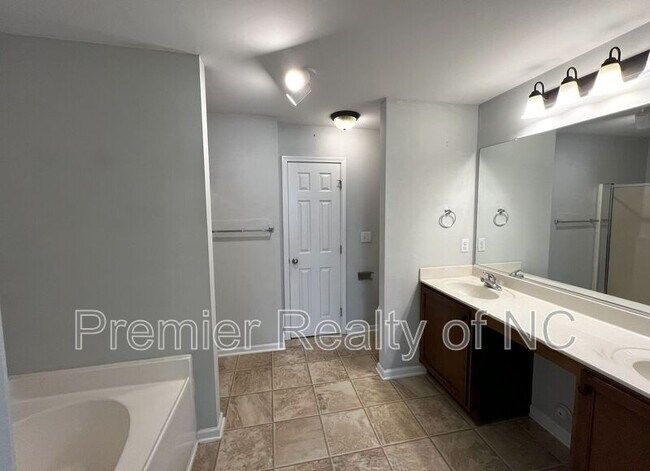 Building Photo - 2272 Hartfield Cir