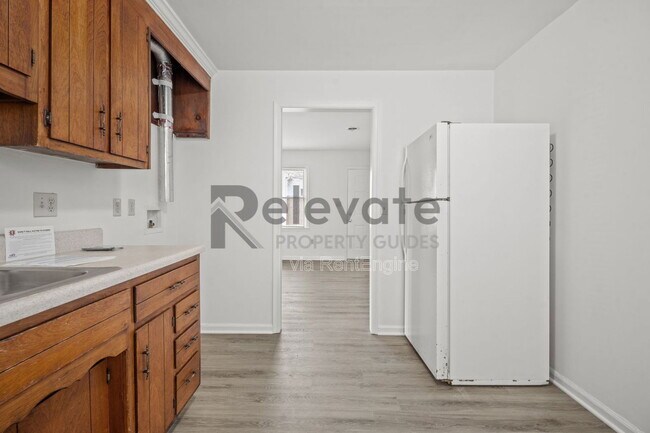 Building Photo - 402 Dupuy Ave