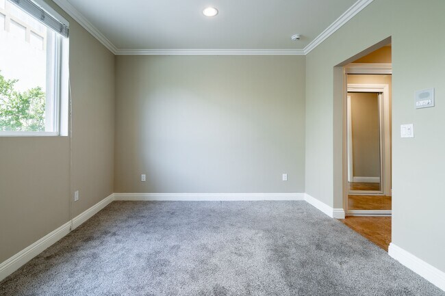 Building Photo - 3838 Tilden Ave