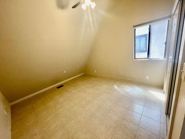 Building Photo - Fully Remodeled 3-BR, 3-BA Townhome with K...