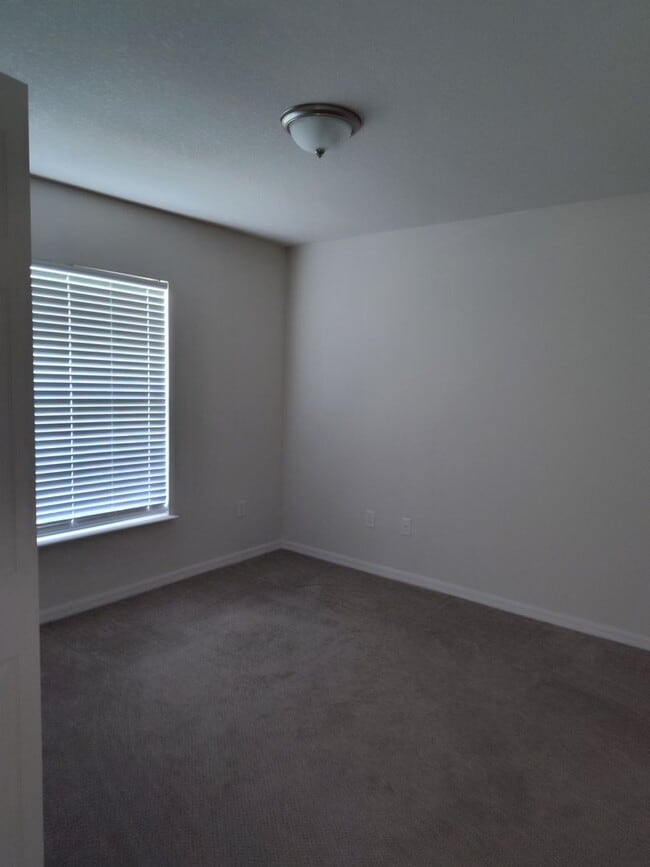 Building Photo - 3BR/2BA Home in Marion Oaks – Spacious Lot...