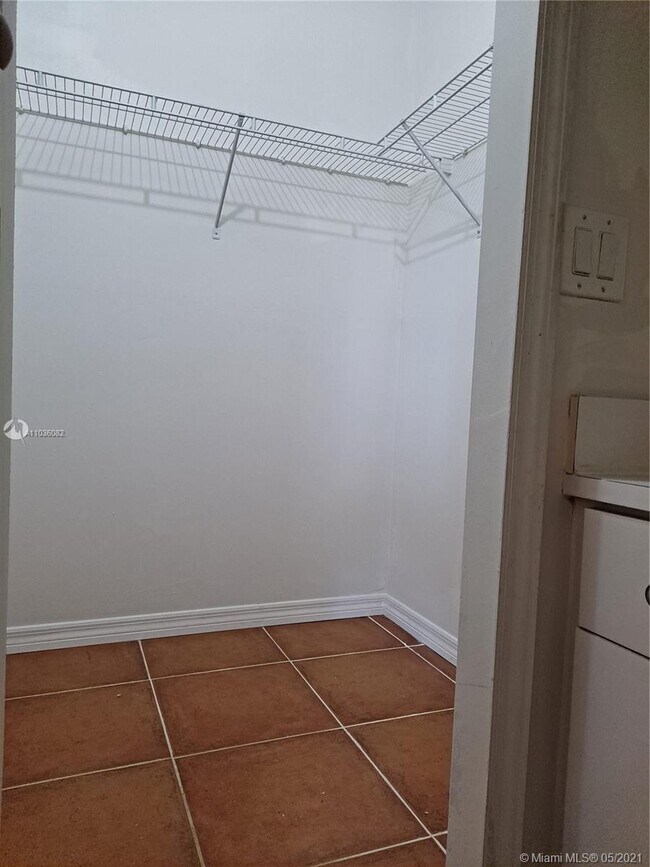 Building Photo - 632 SW 107th Ave