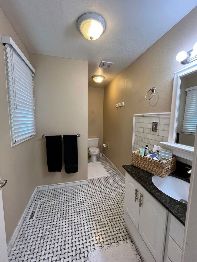 Building Photo - 10739 E Crestridge Cir