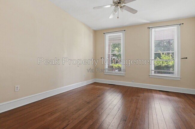 Building Photo - 3120 Parkwood Ave
