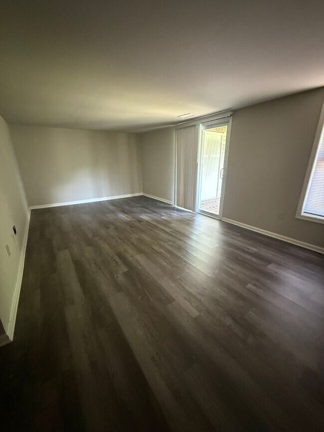 Building Photo - 3 Bed / 2.5 Bath Highlands Townhome