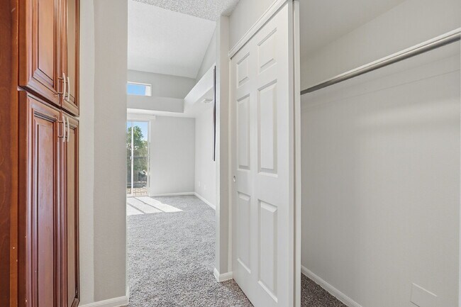 Building Photo - $1,740.95 - 2 bed/1 bath, cozy Denver Condo!