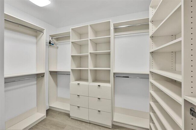 Building Photo - 5100 N Ocean Blvd