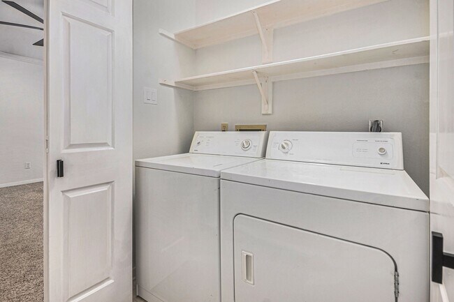 Building Photo - 14335 Fair Knoll Way