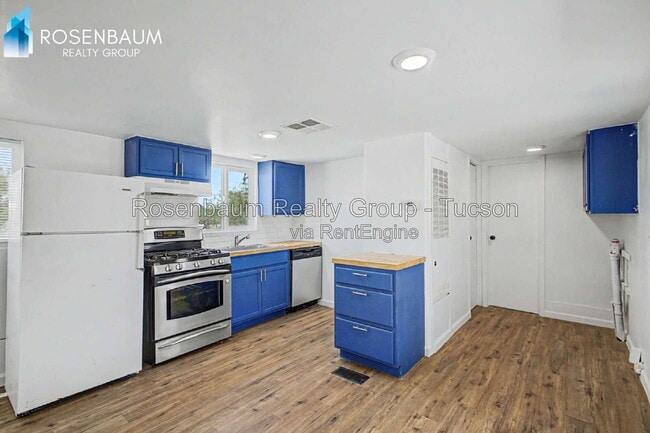 Building Photo - 6525 N Brushtail Ln