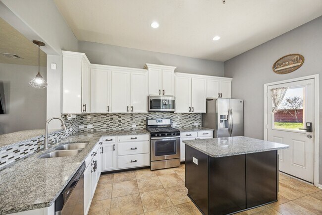 Building Photo - 8103 Heartbrook Field Ln