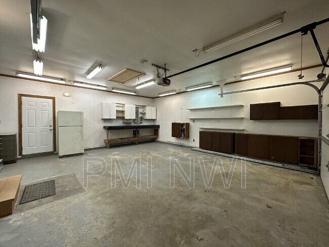 Building Photo - 110 W Carrie Ave