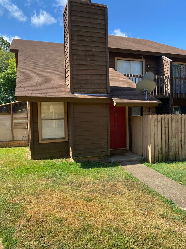 Primary Photo - 3211 Pearl St