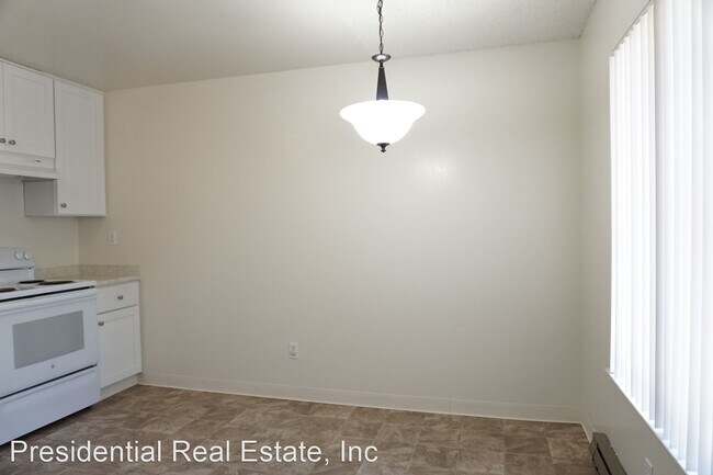 Building Photo - 935 Azure St