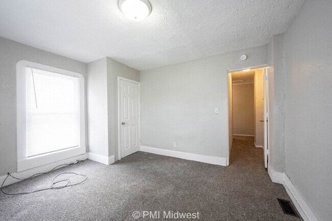 Building Photo - 240 N Beville Ave