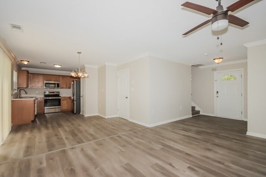 Building Photo - 142 Hampshire Dr
