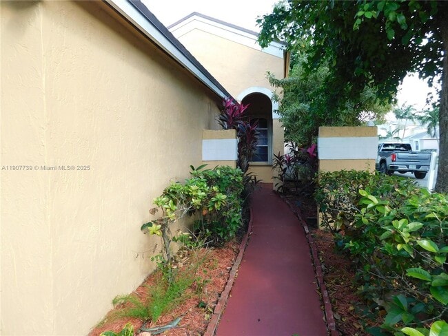 Building Photo - 2851 River Run Cir W