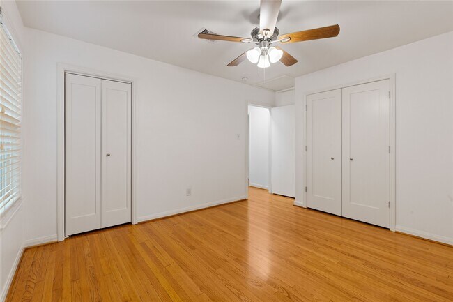 Building Photo - 1422 Hewitt Dr