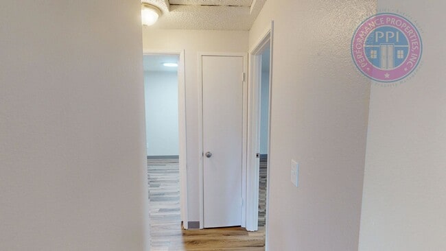 Building Photo - tuf8640