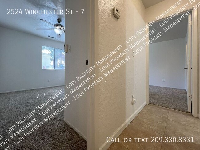 Building Photo - 2524 Winchester Dr
