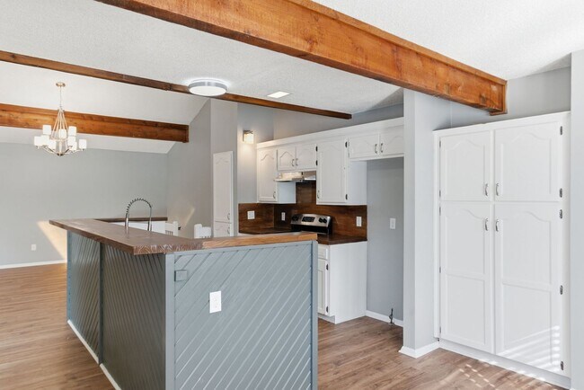 Building Photo - 3460 E Catalpa St