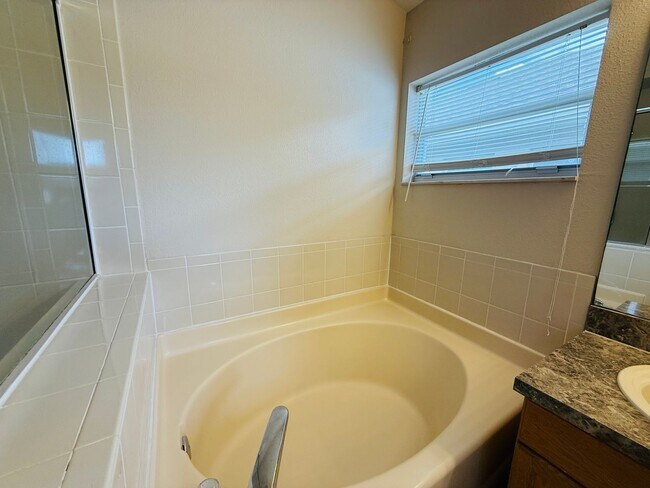 Building Photo - 5534 Turtle Crossing Loop