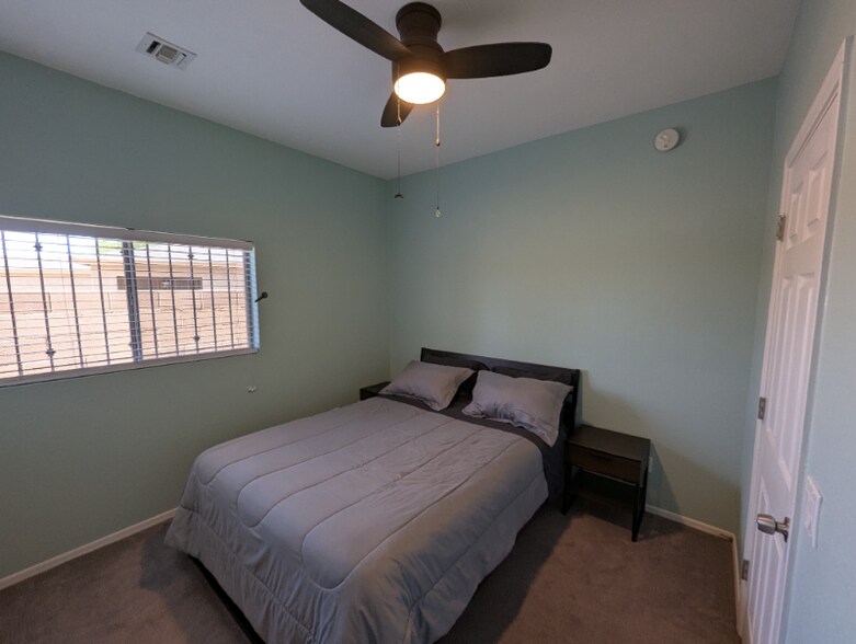 Building Photo - 5389 S Royal Richmond Dr