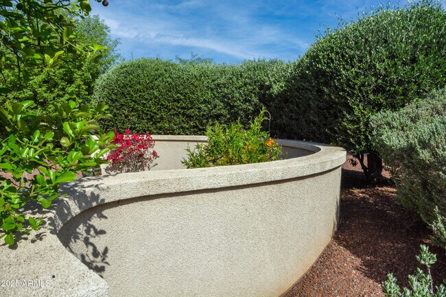 Building Photo - 13436 W La Vina Dr