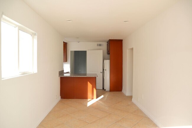 Building Photo - Pico Robertson 1bed1bath Apartment