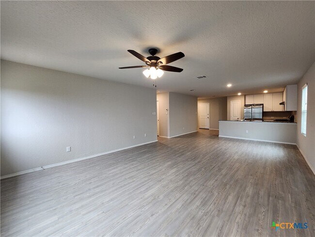 Building Photo - 522 Blue Stem Rd