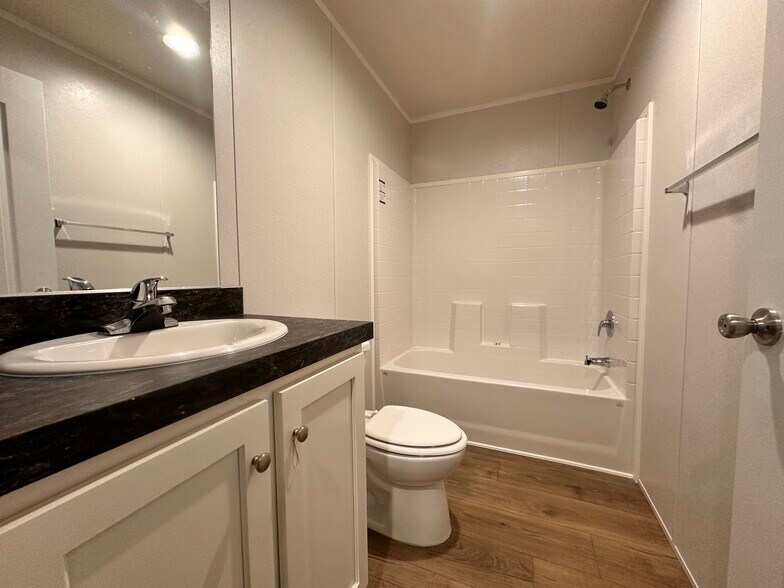 Building Photo - 18 Jubilee St